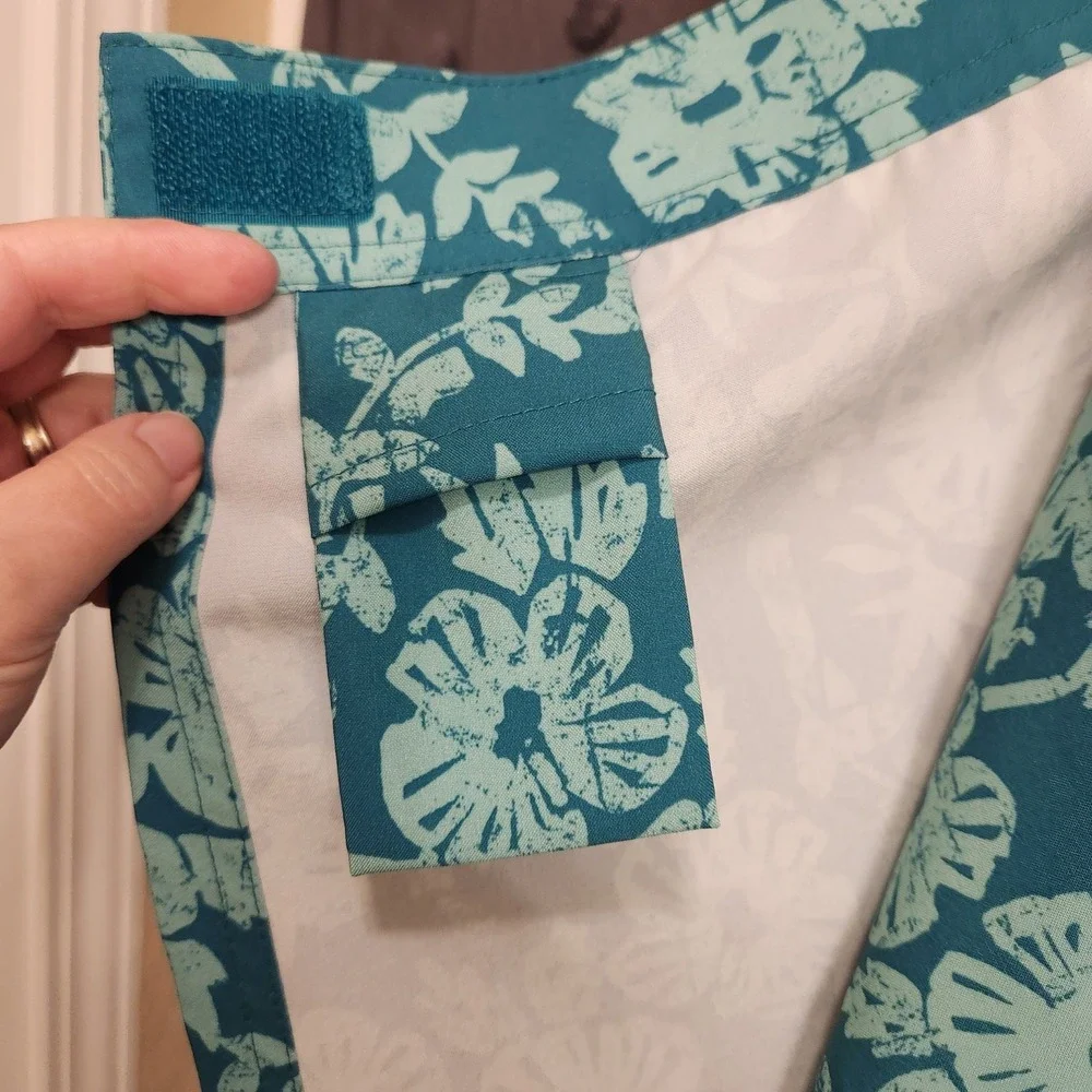 RIPSKIRT Swim Skirt Cover-up Womens Medium Hibiscus Green Floral Hawaiian Mini